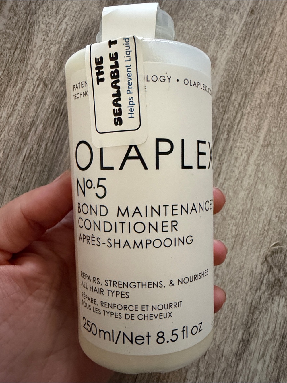 OLAPLEX No.5 Bond Maintenance Conditioner — White